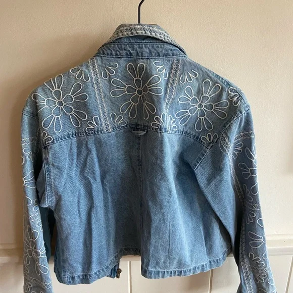 Embroidered Cropped Denim Jacket Floral Zip Front Size S - Picture 2 of 2